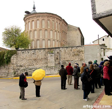 Junto a la iglesia de Santa María de Íscar