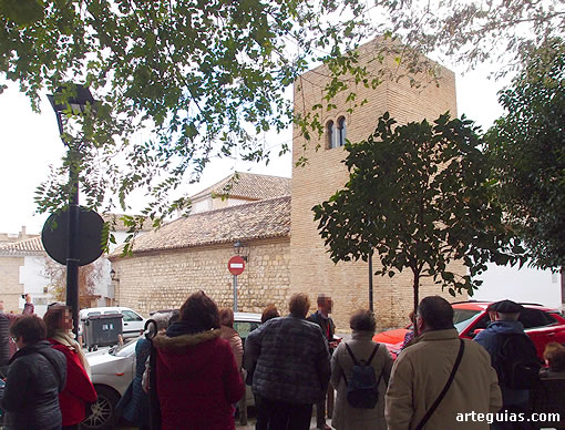 Explicaciones sobre la torre alminar de la iglesia