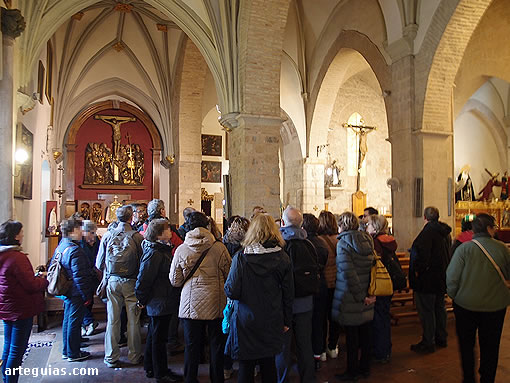 El grupo en el interior de la iglesia de La Magdalena de Jaén