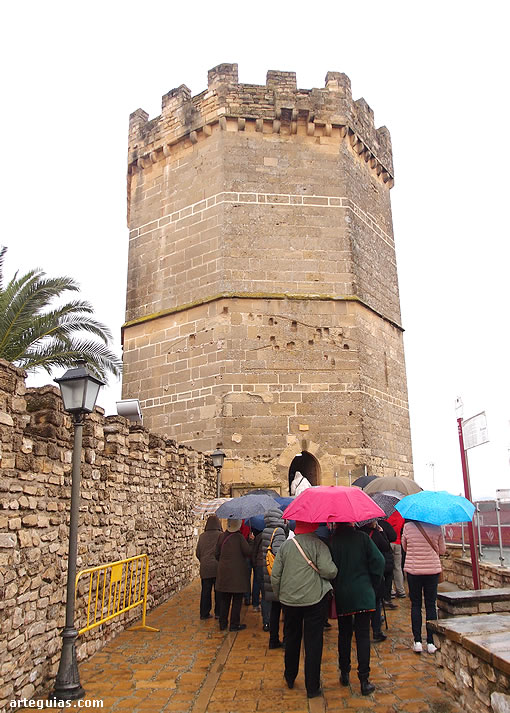Domingo por la tarde: entrada a la Torre de Boabdil de Porcuna