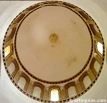 C&uacute;pula del cimborrio de La Lugareja, en Ar&eacute;valo