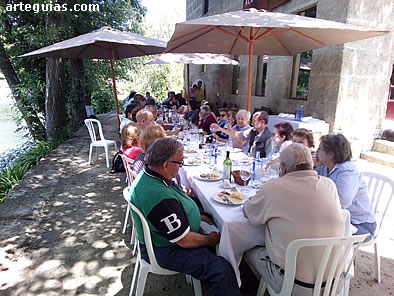 Comida en Allariz, en una terraza junto al río Arnoia