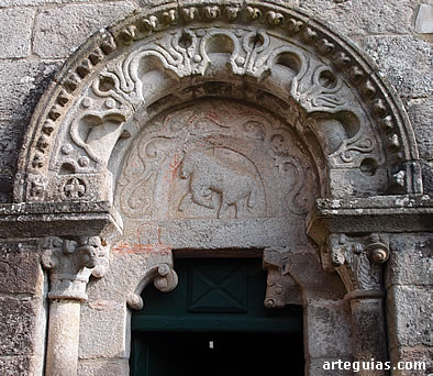 Puerta norte de la iglesia