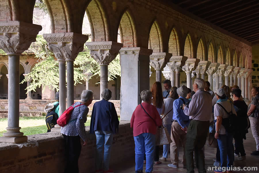 En el claustro de Moissac