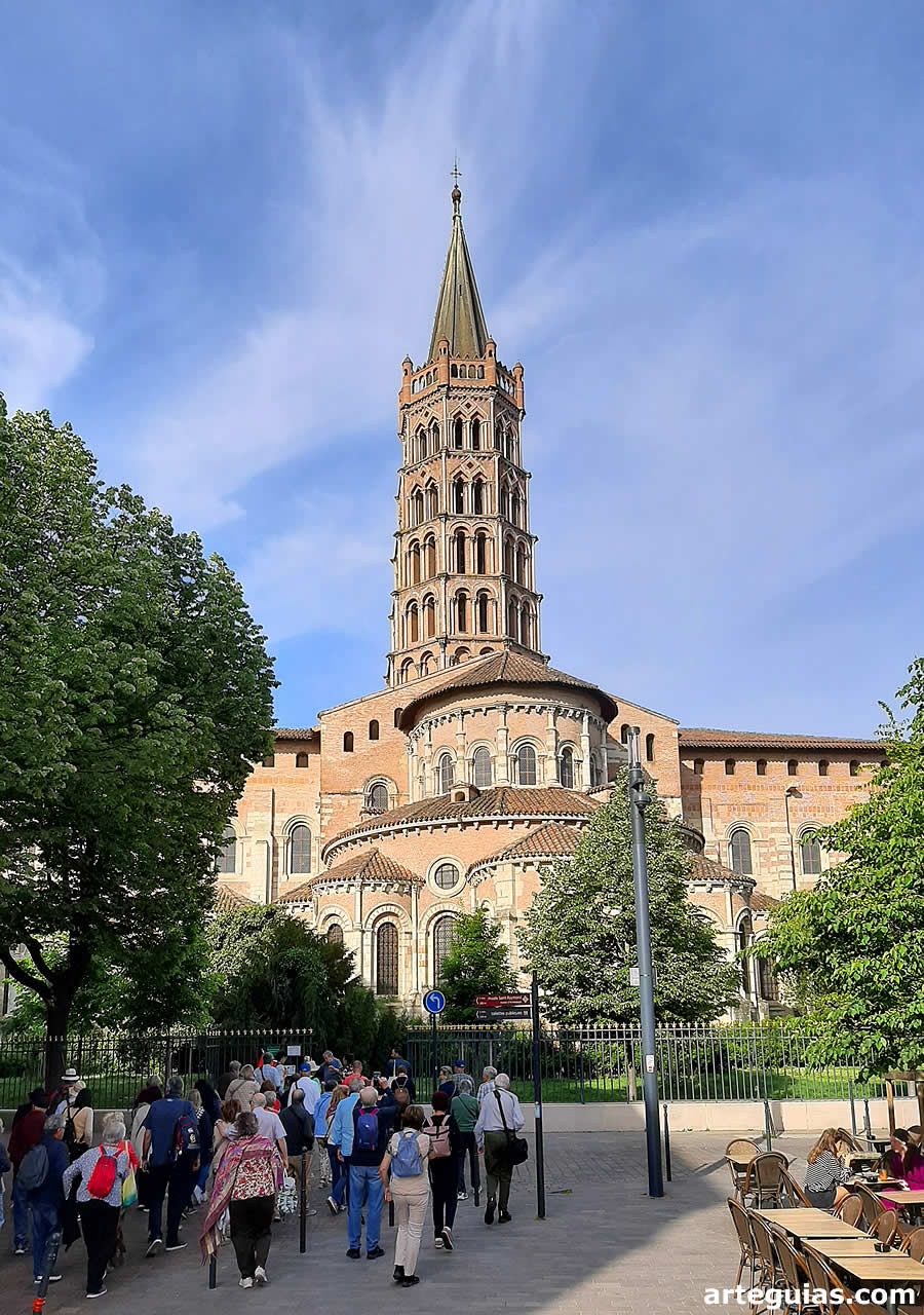 Sábado por la mañana: llegada a Saint-Sernin de Toulouse