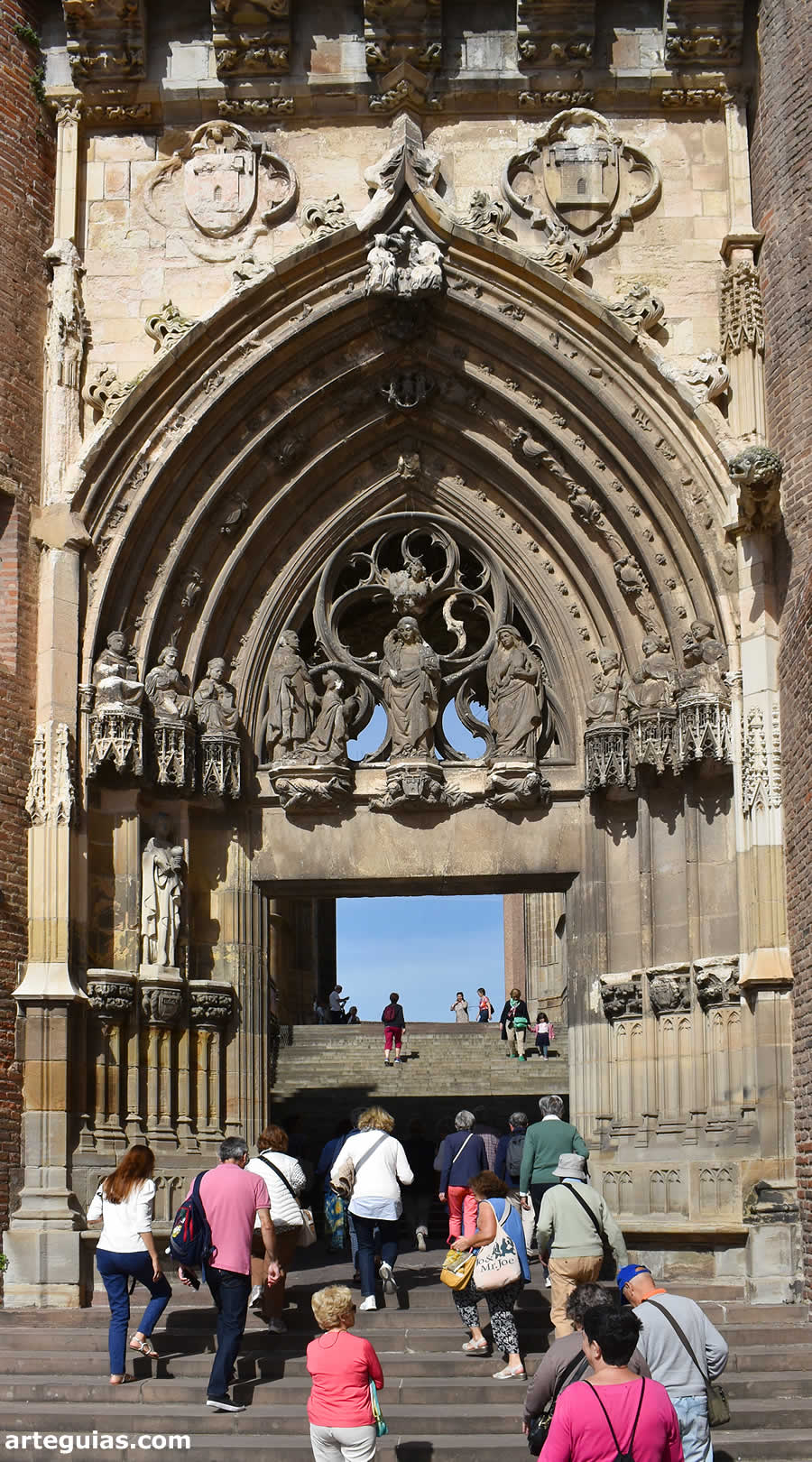 Camino de la colosal Catedral de Albi