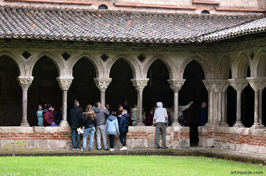 Imagen del viaje a Occitania (claustro de Moissac)