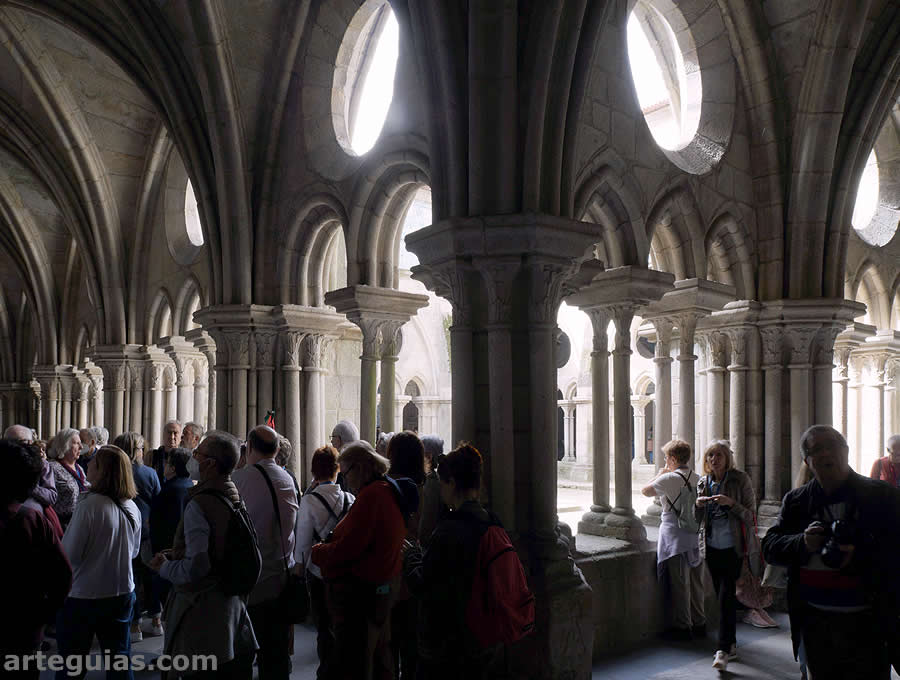 Recorrido por el claustro