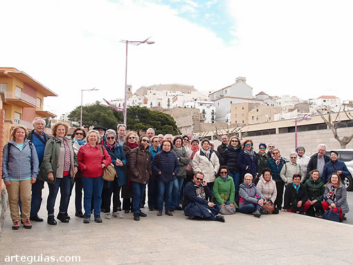 Foto de famila con el castillo de Peñíscola al fondo