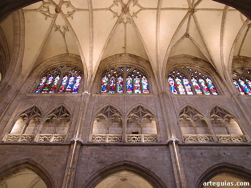 Interior de la catedral g&oacute;tica actula de Oviedo