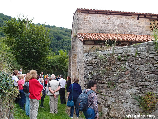 EN la cabecera prerrom&aacute;nica de Santo Adriano de Tu&ntilde;&oacute;n