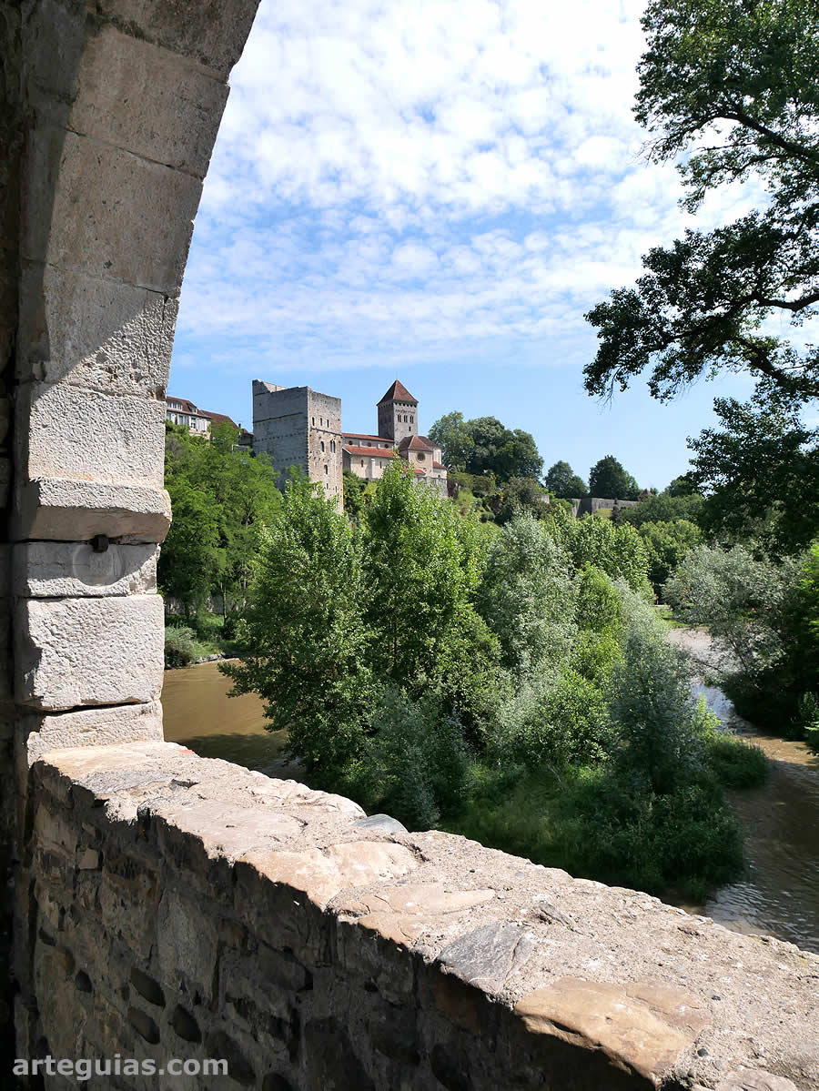 Vistas de Sauveterre-de-Béarn desde el Puente de la Leyenda