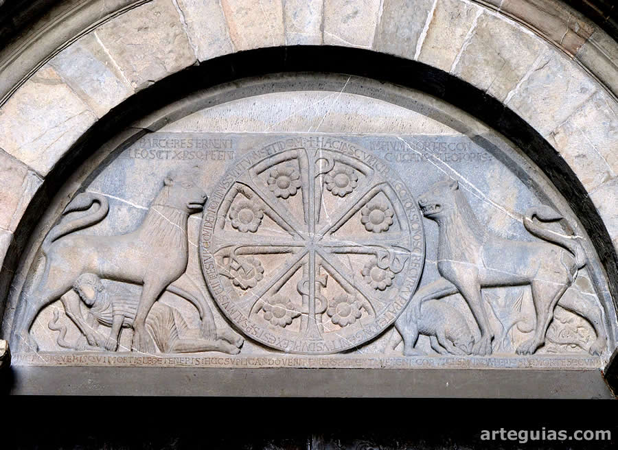 Tímpano de la portada de la Catedral de Jaca