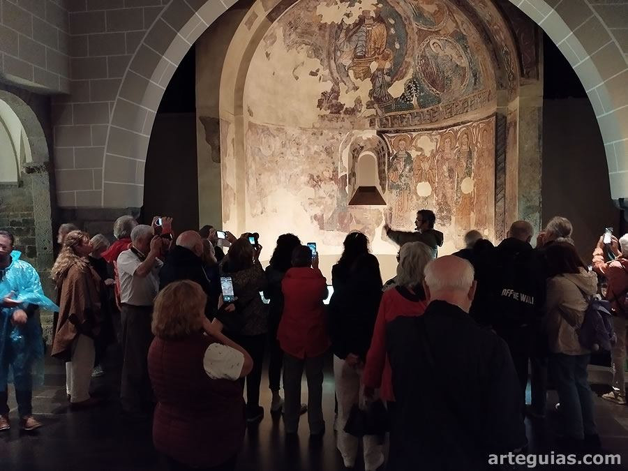 Explicaciones en el Museo Diocesano de Jaca