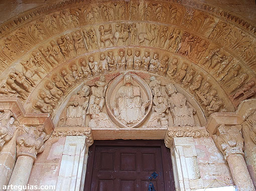 Portada de la iglesia de Moradillo de Sedano
