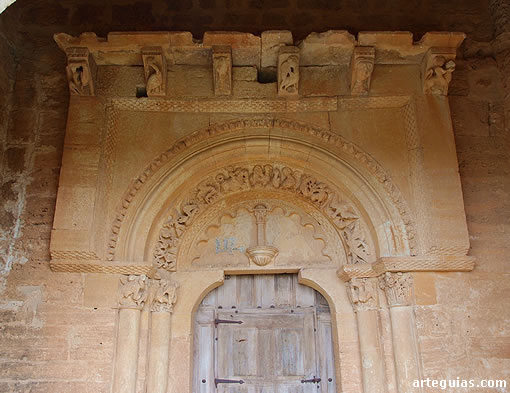 Portada de la iglesia de Abajas, Burgos