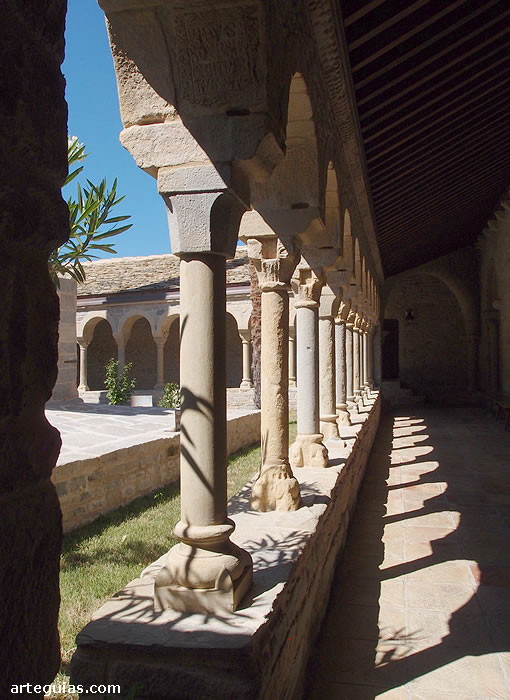 Imagen de su encantador claustro