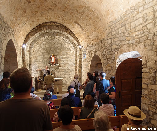 Explicaciones en el interior de esta iglesia