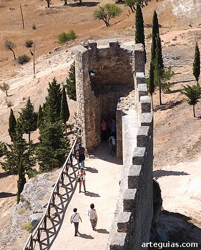 Vista de una de las torres del castillo desde la Torre del Homenaje. Peñaranda de Duero