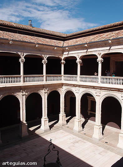 Espectacular patio del Palacio de los Condes de Miranda de Peñaranda de Duero
