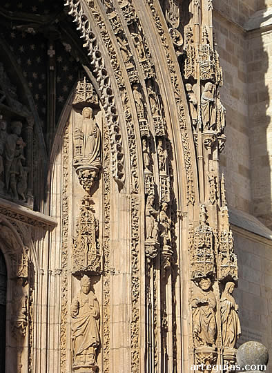 Puerta de la colegiata de Aranda de Duero