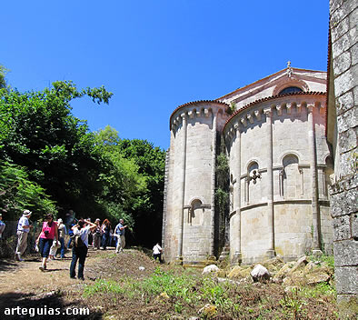 Llegada al Monasterio de Santo Estevo de Ribas de Sil y su imponente iglesia
