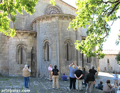 El viernes por la tarde visitamos la famosa iglesia de Santa Marina de Aguas Santas