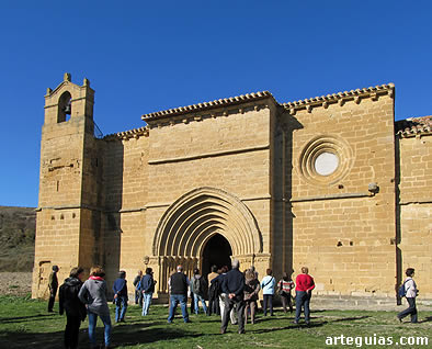Antes de la comida, hicimos una pormenorizada visita a la Ermita de Sorejana, junto a Cuzcurrita de R&iacute;o Tir&oacute;n