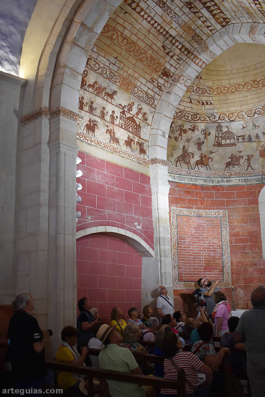 En el interior de la iglesia de Alaiza