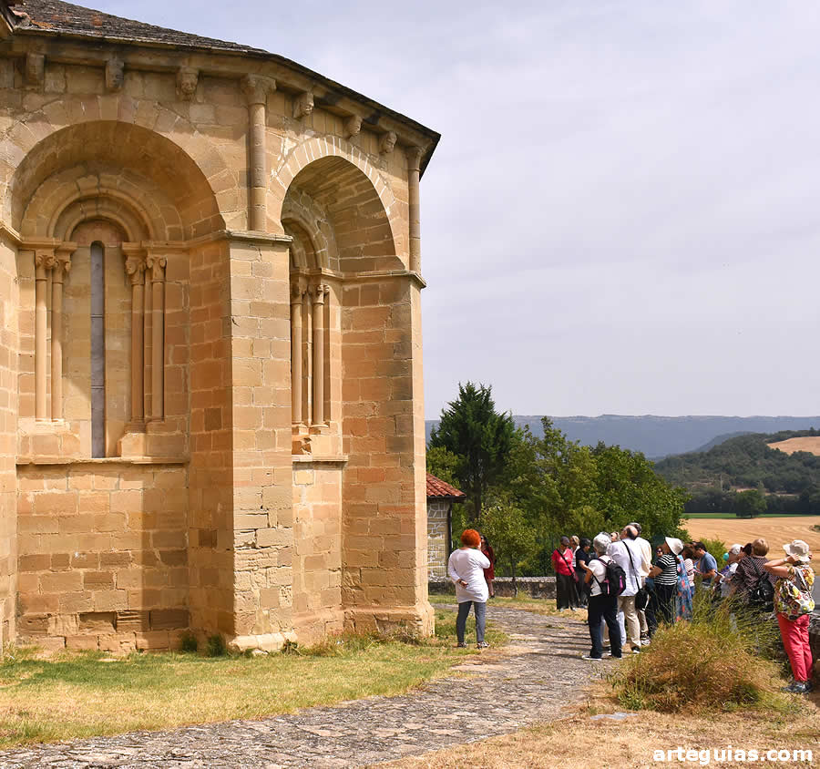 La primera visita la dedicamos a la monumental iglesia de Tuesta