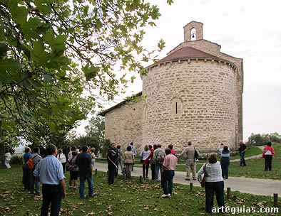 Llegada a la Ermita de Nuestra Se&ntilde;ora de Ayala en Alegr&iacute;a
