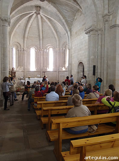 EN el interior de la iglesia de Tuesta