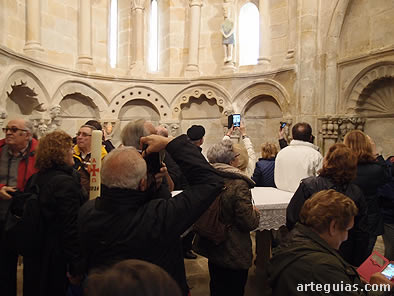 El grupo disfrut&oacute; mucho de esta iglesia y de su interesant&iacute;simo repertorio escult&oacute;rico