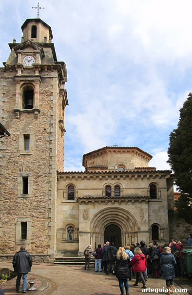 En Puente Viesgo visitamos la simp&aacute;tica iglesia neorrom&aacute;nica de San Miguel