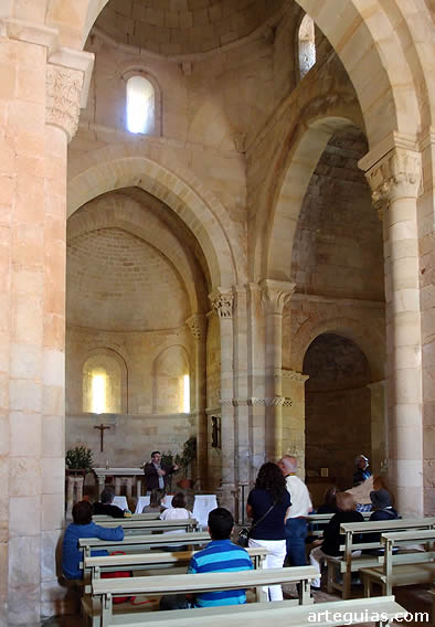 Interior de Santa Eufemia de Cabecera