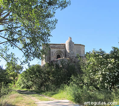 Uno de los monumentos m&aacute;s "rom&aacute;nticos" del viaje: la visita a la Ermita de Santa Cecilia de Vallespinoso de Aguilar