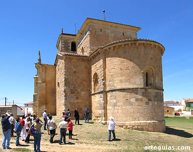 Exterior de la iglesia de Zorita del P&aacute;ramo