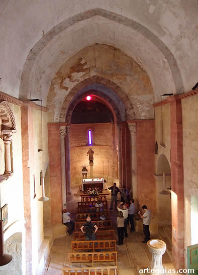 En el interior de la iglesia de San Lorenzo de Zorita del P&aacute;ramo