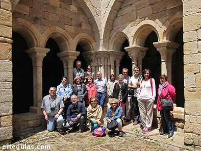 Sonrientes en el claustro