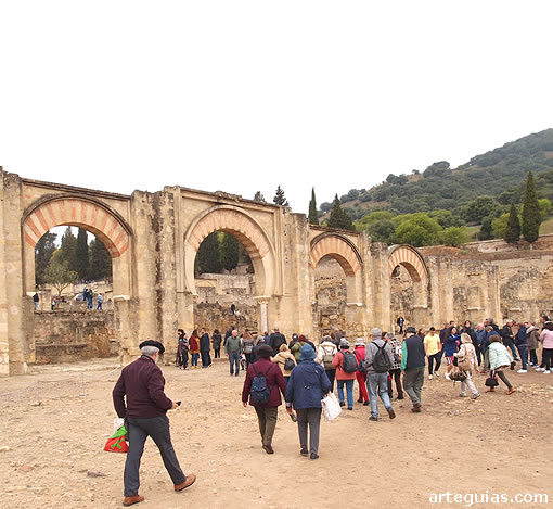 Uno de los momentos de la visita a la ciudad califal de Medina Azahara