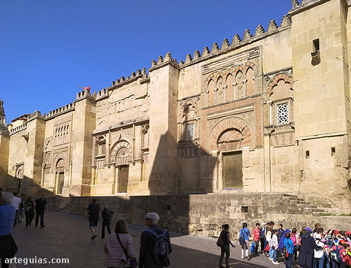 Momento de nuestra llegada al exterior de la Mezquita Catedral de Córdoba