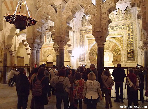 Delante del mihrab de la ampliación califal del siglo X