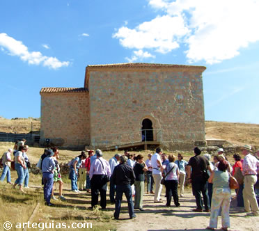 Frente a la ermita de San Baudelio de Berlanga