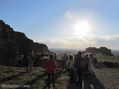 Sugestivo atardecer entre las murallas de Gormaz