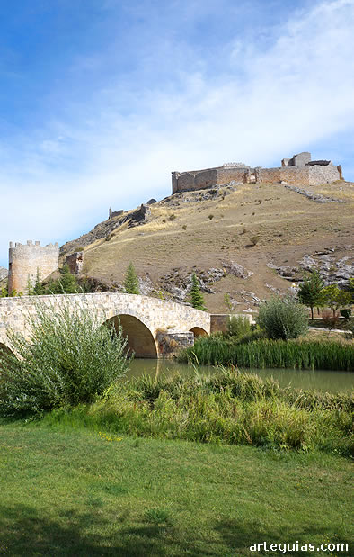 Al regreso, pudimos ver este paisaje del punte medieval y el castillo de Osma