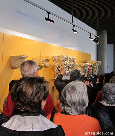 Ante los capiteles de Frómista del Museo Arqueológico