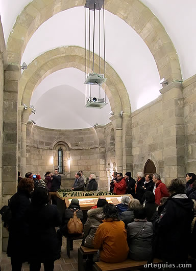 En el interior de San Juan Bautista