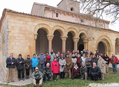 "Foto de familia" ante la iglesia de Perorrubio