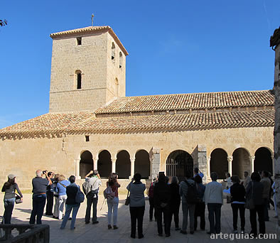 Primera visita de la mañana: la iglesia porticada de Miño de San Esteban