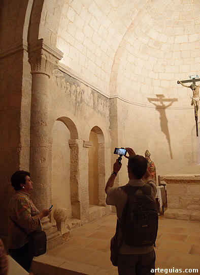 En el interior de la iglesia de San Martín de Rejas de San Esteban